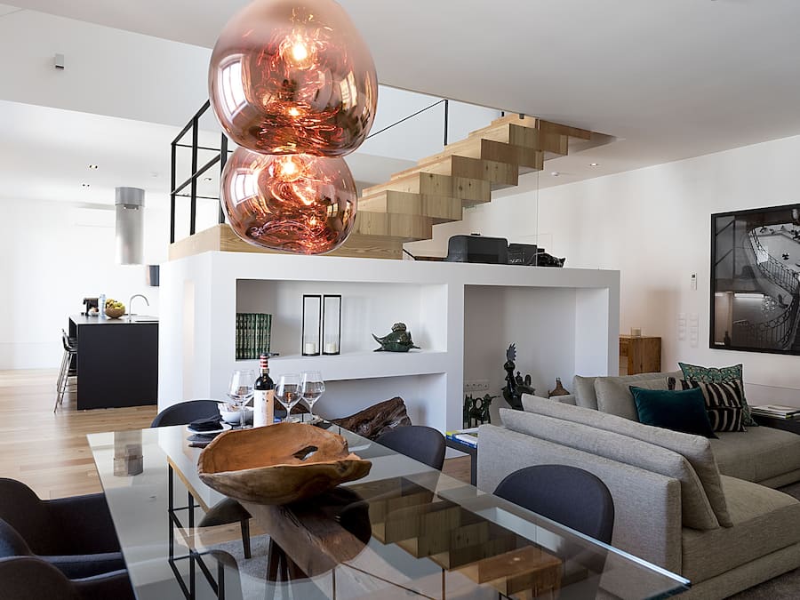 Duplex, 2 quartos | Área de estar | TV de tela plana, lareira, dock para MP3