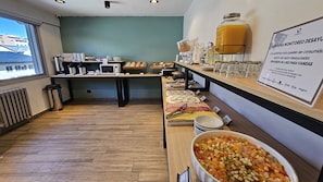 Tägliches Frühstücksbuffet gegen Gebühr