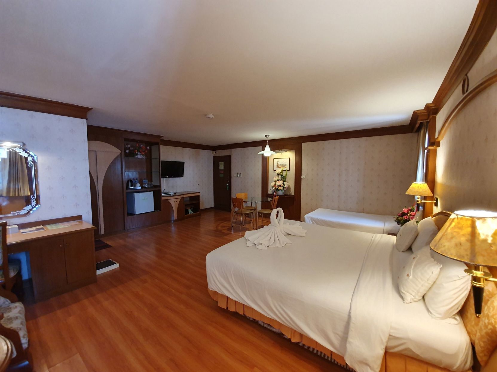 Minibar, desk, free WiFi