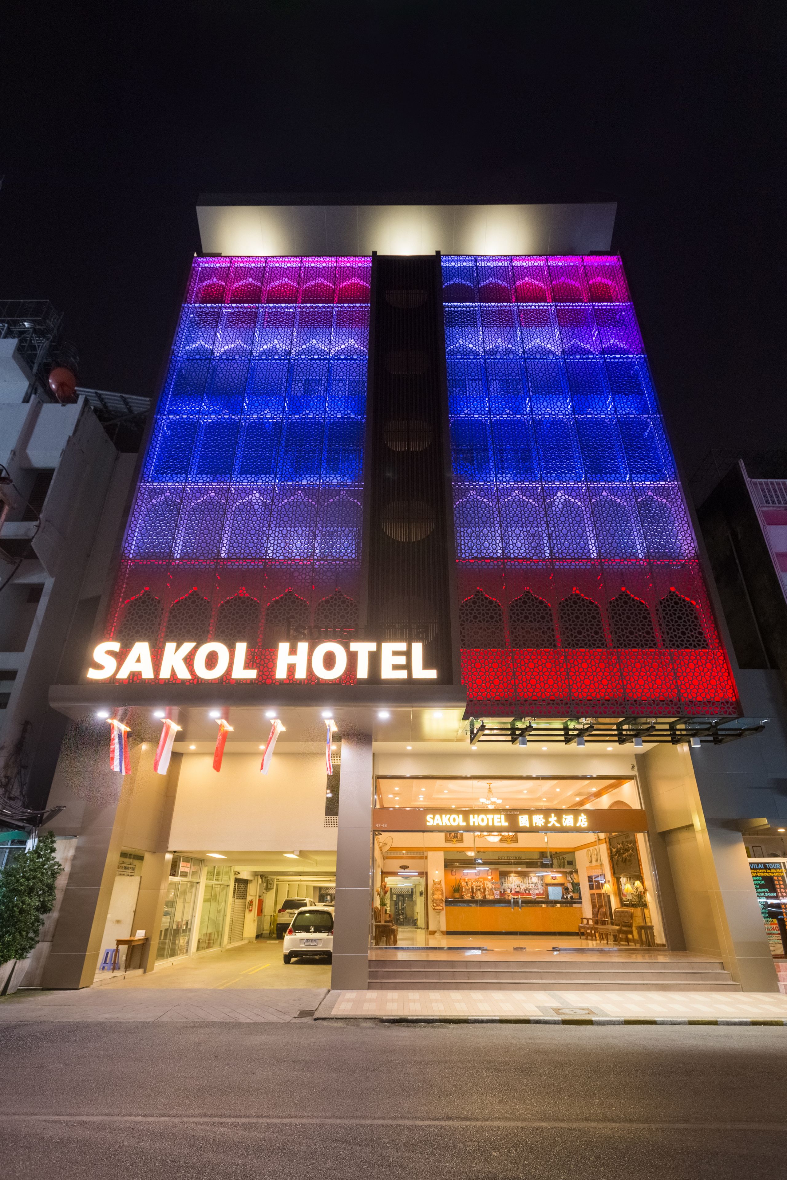 Overnatningsstedets facade – aften/nat