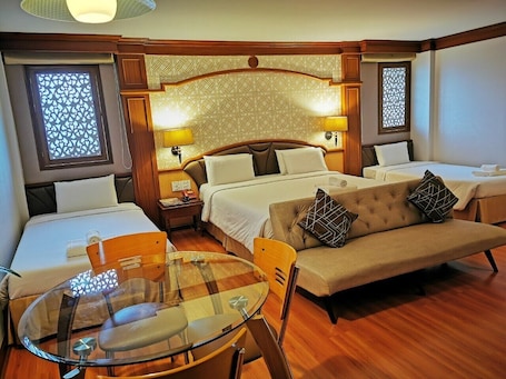 Family Room, 1 Bedroom | Minibar, desk, free WiFi. Sakol Hotel