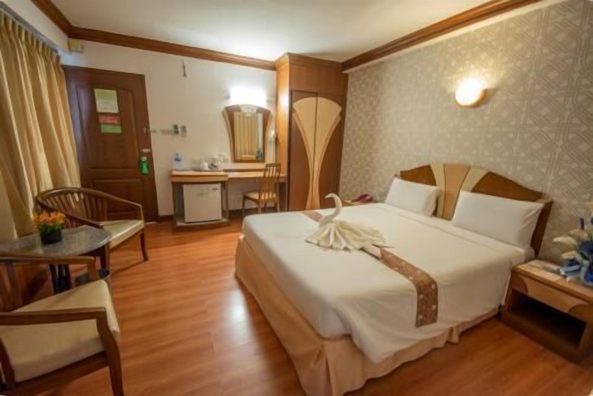 Minibar, desk, free WiFi