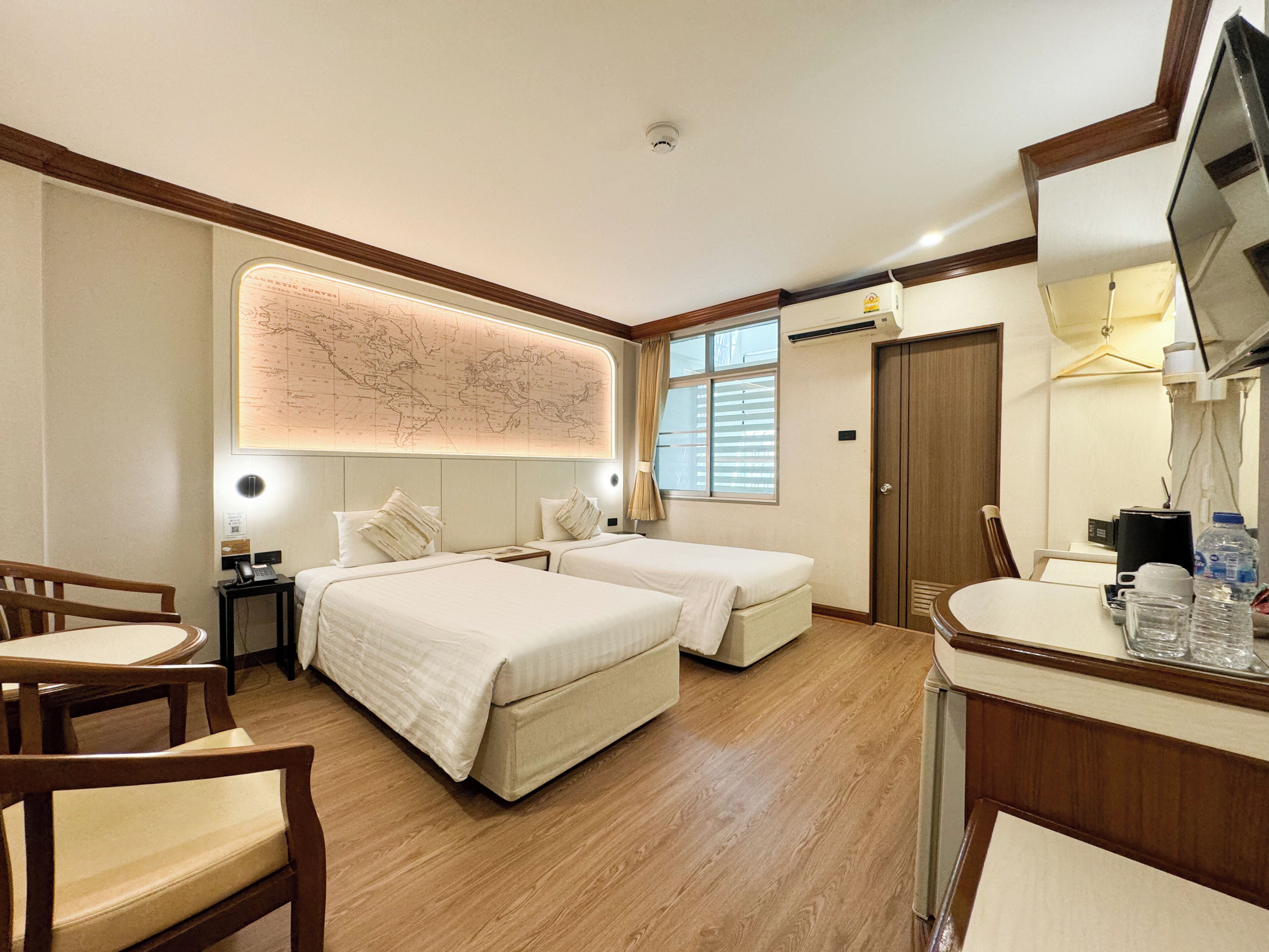 Minibar, desk, free WiFi