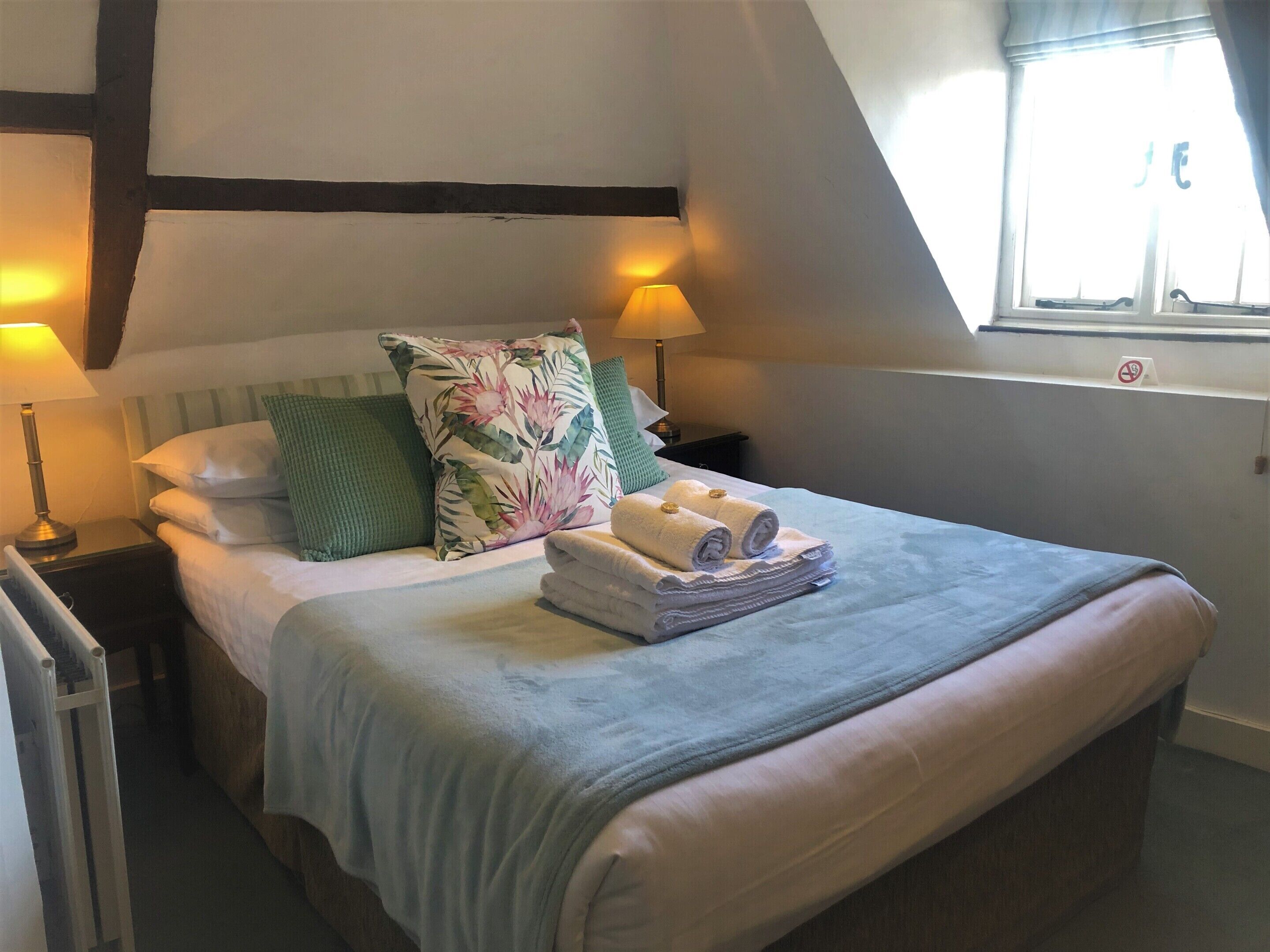 double room, ensuite, garden view (small ) | 1 bedroom