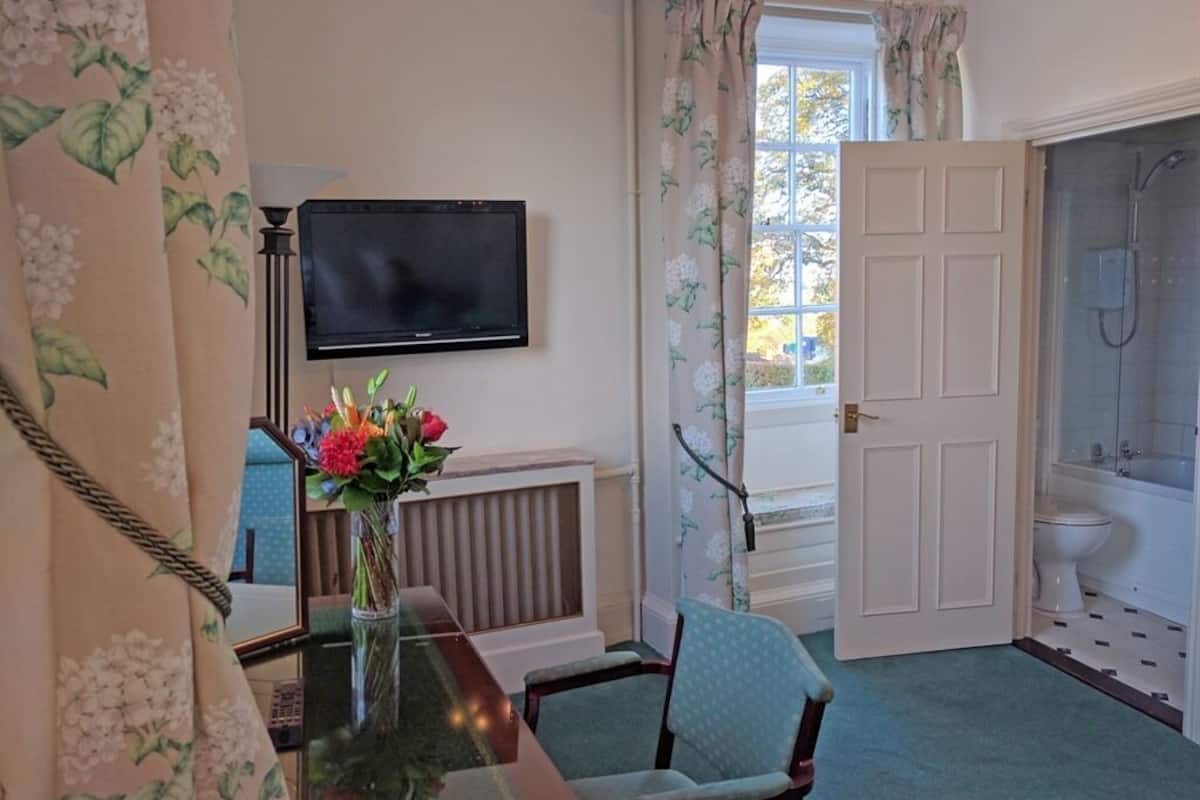 double room, ensuite | bathroom