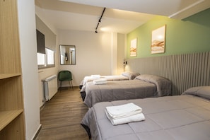 Standard-Dreibettzimmer | Hochwertige Bettwaren, Minibar, Zimmersafe, Verdunkelungsvorhänge