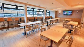 Desayuno buffet diario (ARS 7 por persona)