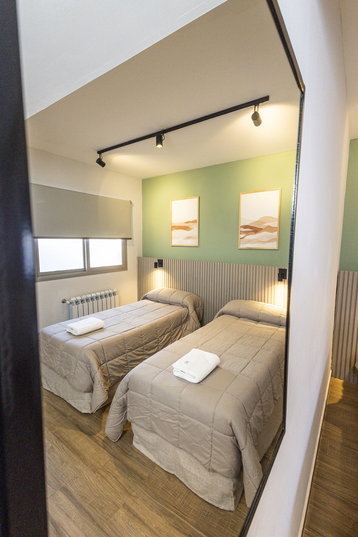 Habitación estándar doble | Ropa de cama de alta calidad, caja fuerte, cortinas opacas
