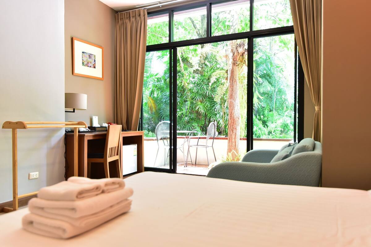 Double Deluxe Room | Minibar, in-room safe, desk, WiFi (free)