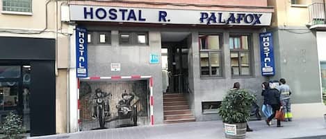 Façana frontal de l'allotjament