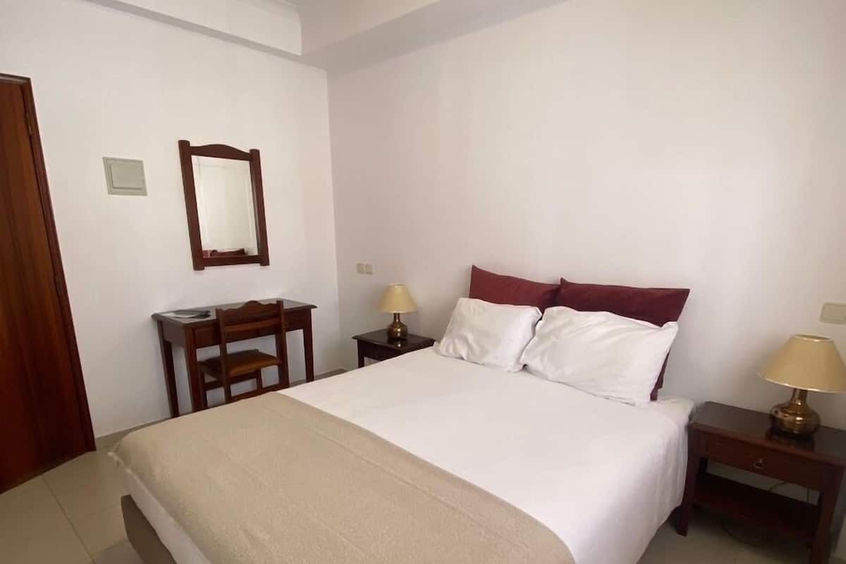 Double or Twin Room | Meja, langsir/tirai gelap terus, katil bayi/kot (percuma)