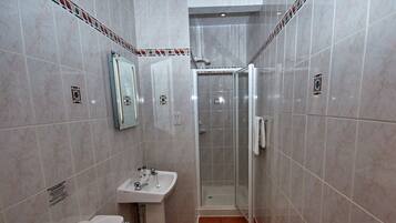 Standard Double Room | Bathroom