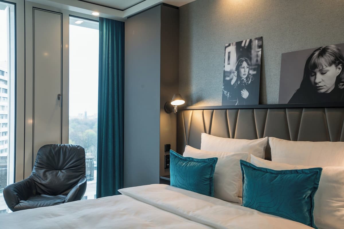 In-room safe, desk, soundproofing, free WiFi