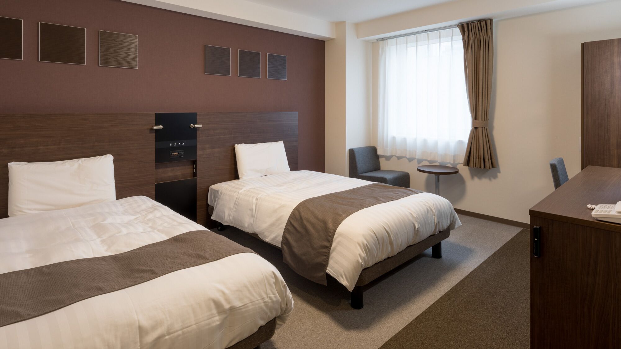 Premium bedding, in-room safe, desk, blackout curtains
