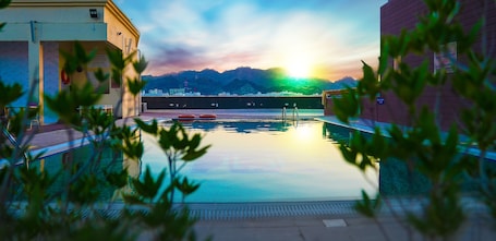 Terrazza panoramica. Golden Tulip Headington Ruwi
