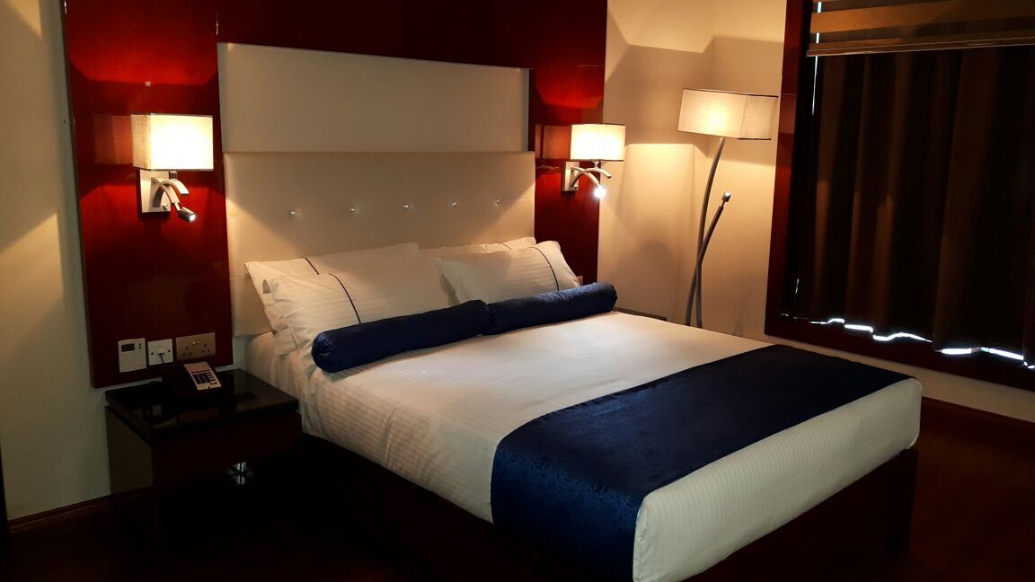 Rom – standard, 1 queensize-seng | Sengetøy av topp kvalitet, minibar, safe på rommet og skrivebord