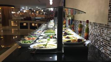 Buffet déjeuner (5.00 OMR par personne)