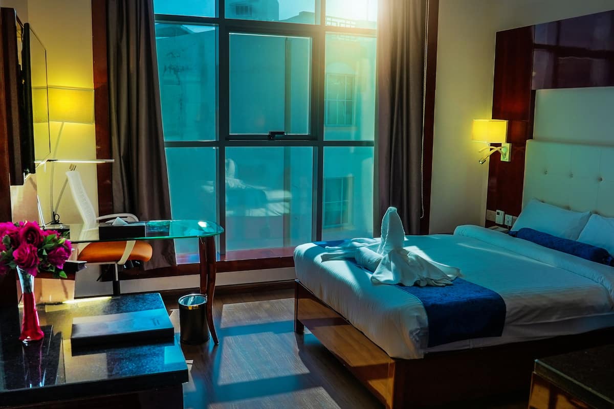 standard double room | premium bedding, minibar, in-room safe, desk
