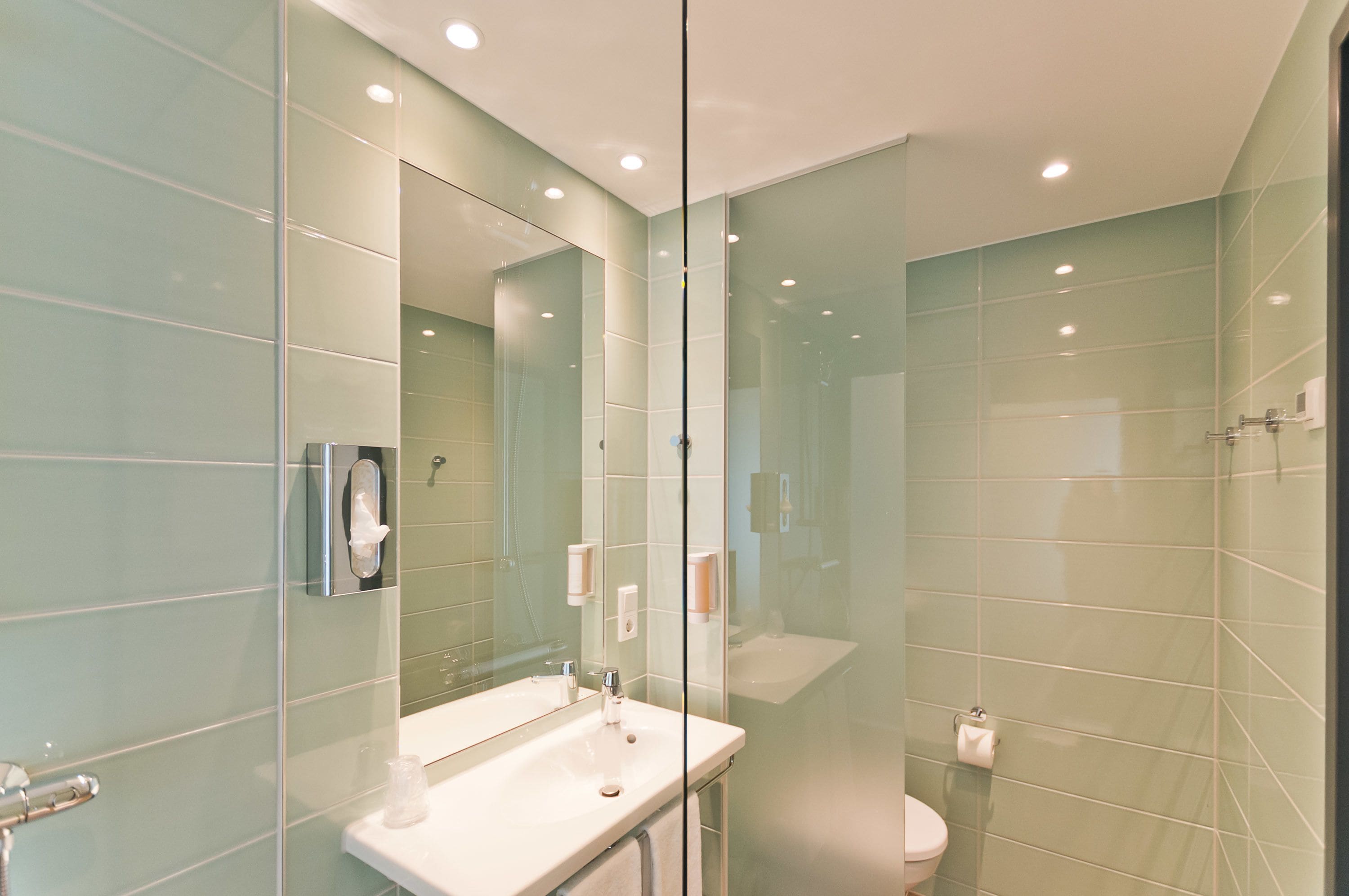 shower, hair dryer, heated floors, towels