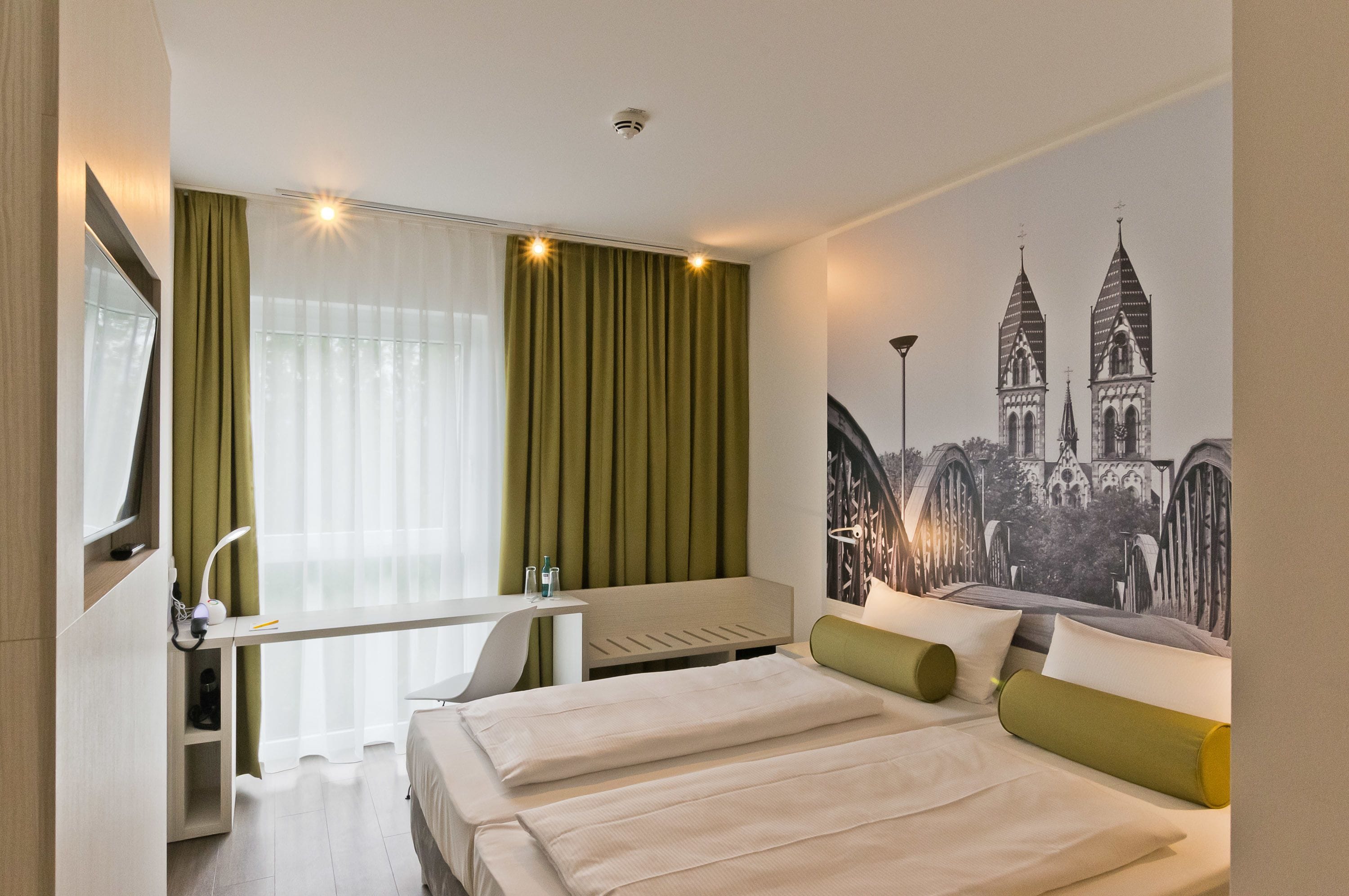 standard room (barrier free) | 1 bedroom, hypo-allergenic bedding, in-room safe, desk