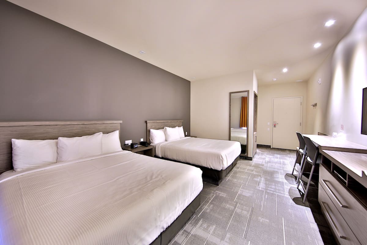 In-room safe, soundproofing, iron/ironing board, free WiFi
