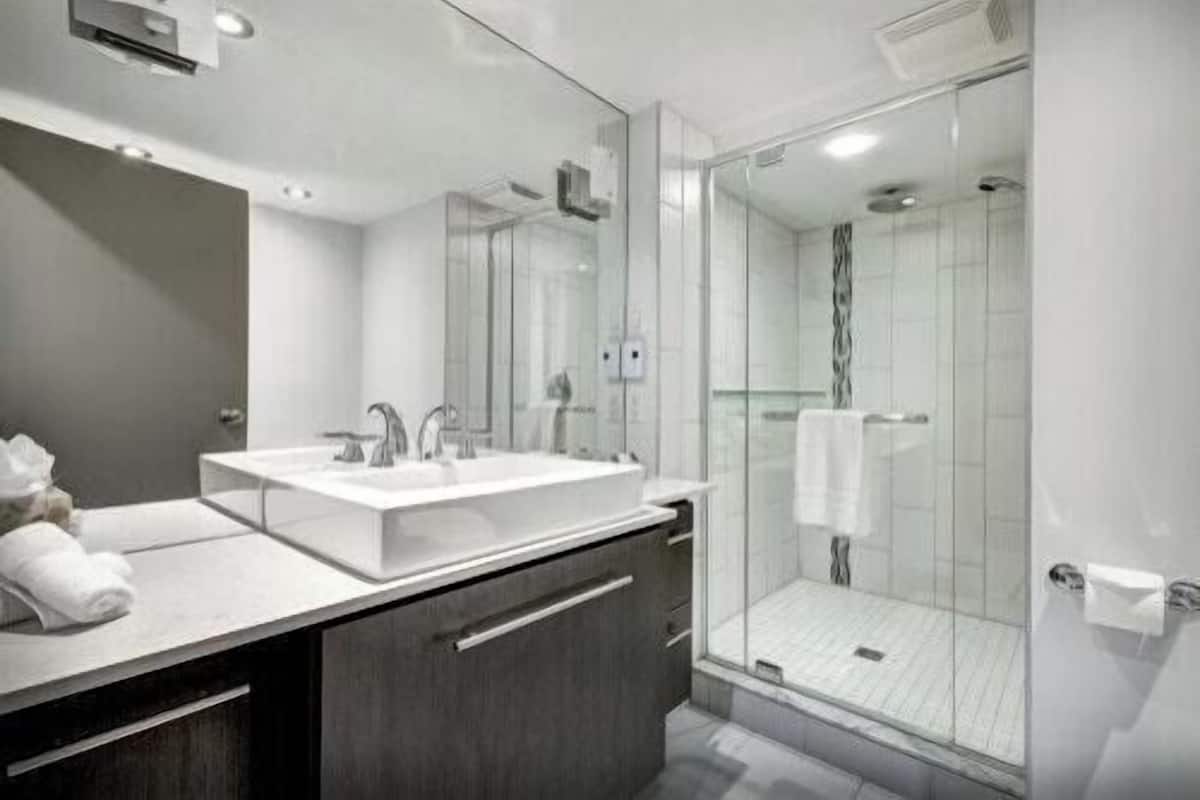 Deluxe Room | Bathroom