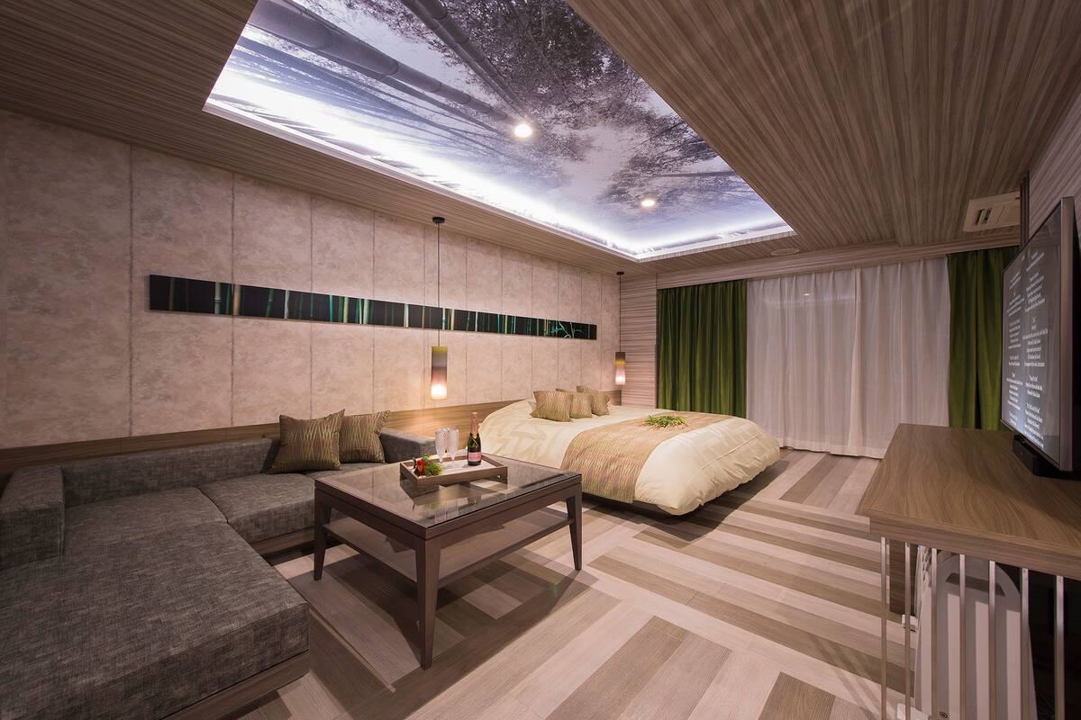 8 bedrooms, desk, laptop workspace, free WiFi