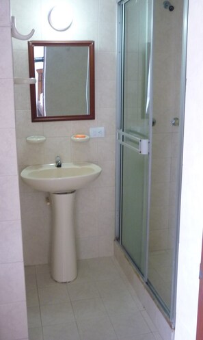 Appartement, 2 chambres | Salle de bain