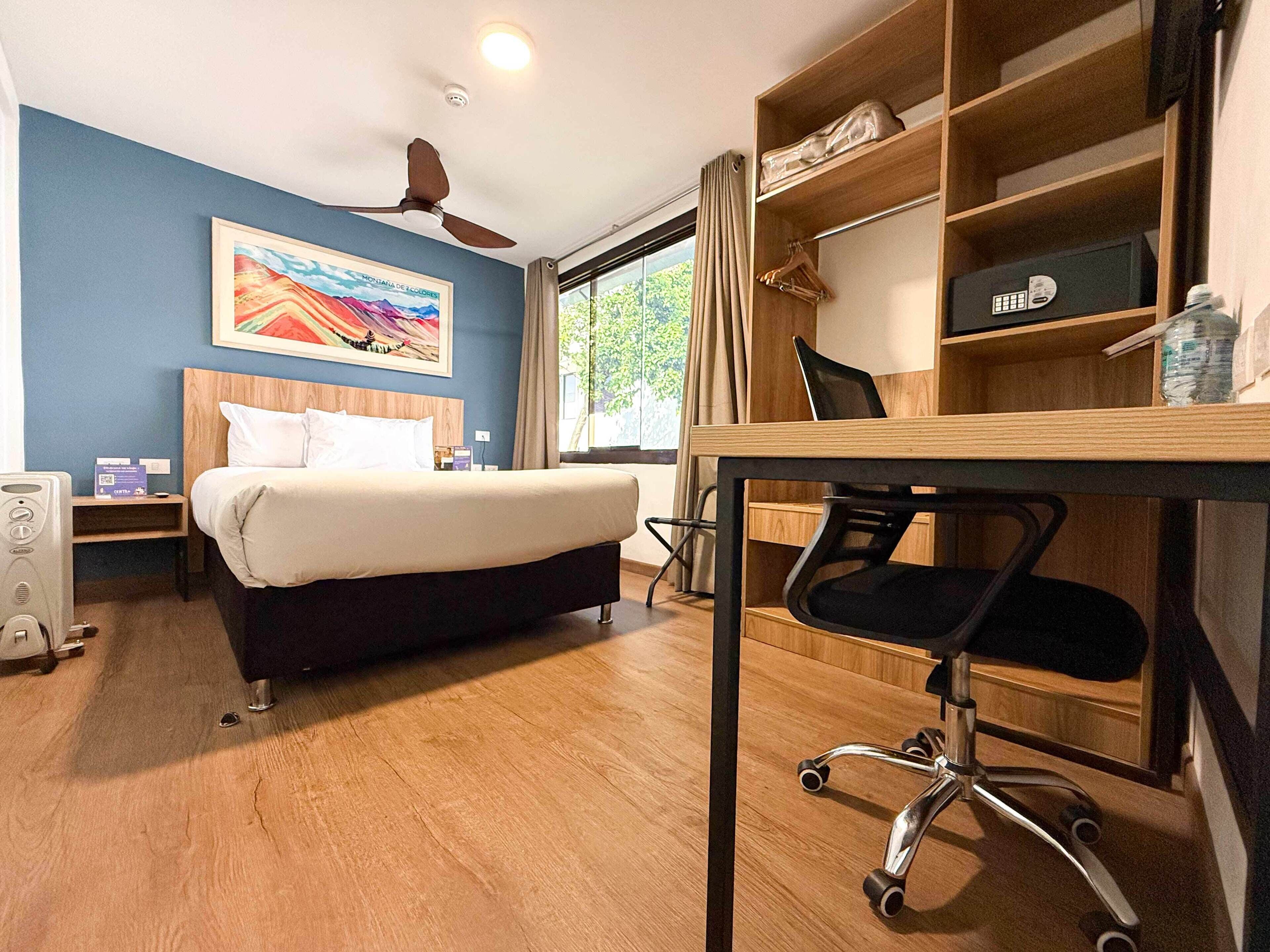 exclusive room, 1 queen bed | 1 bedroom, in-room safe, desk, laptop workspace