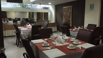 Free daily buffet breakfast