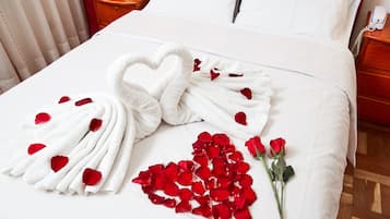 In-room safe, desk, free WiFi