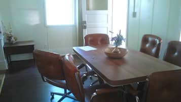 Standard House, 3 Bedrooms | In-room dining
