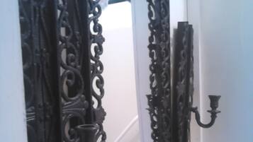 Casa standard, 3 quartos | Banheiro | Chuveiro/banheira combinados, produtos de toalete grátis