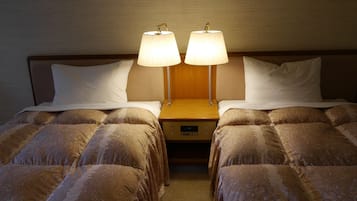 Chambre avec lits jumeaux, non-fumeurs | Couette en duvet d'oie, coffres-forts dans les chambres, bureau