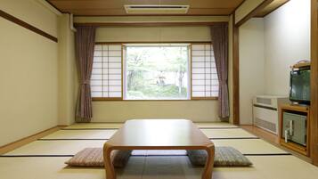 Family Room (Japanese Style,Shared Bath and Toilet) | Down comforters, in-room safe, desk, free WiFi