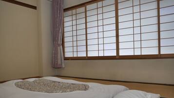 Family Room (Japanese Style,Shared Bath and Toilet) | Down duvets, in-room safe, desk, free WiFi
