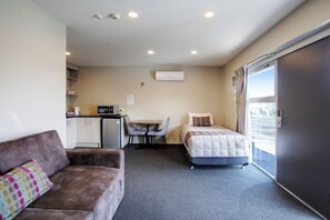 Living area - Ellerslie Palms Motel (Auckland)