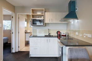 Private kitchen - Ellerslie Palms Motel (Auckland)
