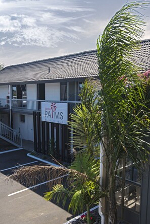 BBQ/picnic area - Ellerslie Palms Motel (Auckland)