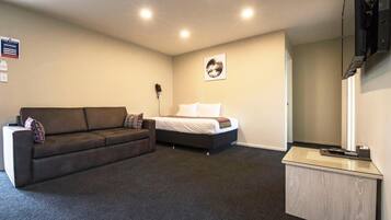 1 bedroom, Egyptian cotton sheets, premium bedding, Select Comfort beds