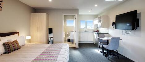 Studio with Balcony | 1 bedroom, Egyptian cotton sheets, premium bedding, Select Comfort beds