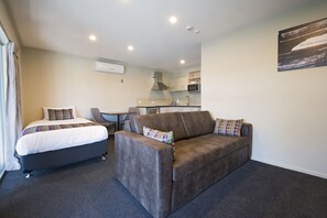 1 bedroom, Egyptian cotton sheets, premium bedding, Select Comfort beds - Ellerslie Palms Motel (Auckland)
