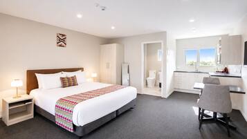 Studio with Balcony | 1 bedroom, Egyptian cotton sheets, premium bedding, Select Comfort beds