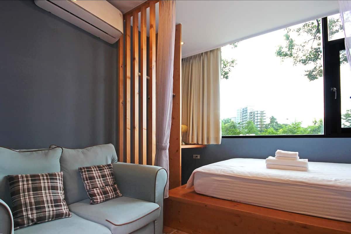 Blackout curtains, free WiFi, bed sheets