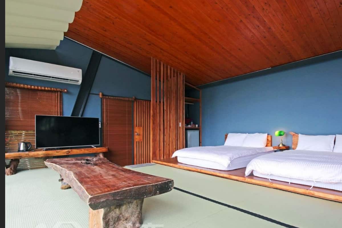 Blackout curtains, free WiFi, bed sheets