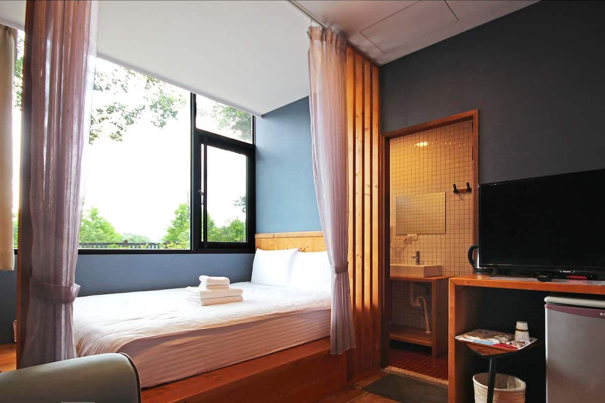 Blackout curtains, free WiFi, bed sheets