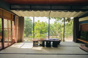 Quadruple Room, with view | Blackout drapes, free WiFi, bed sheets - Yue Lake Backpackers (Yuchi)