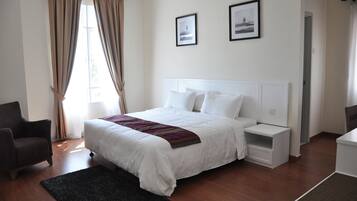 3 bedrooms, in-room safe, desk, soundproofing