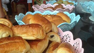 Daily buffet breakfast for a fee