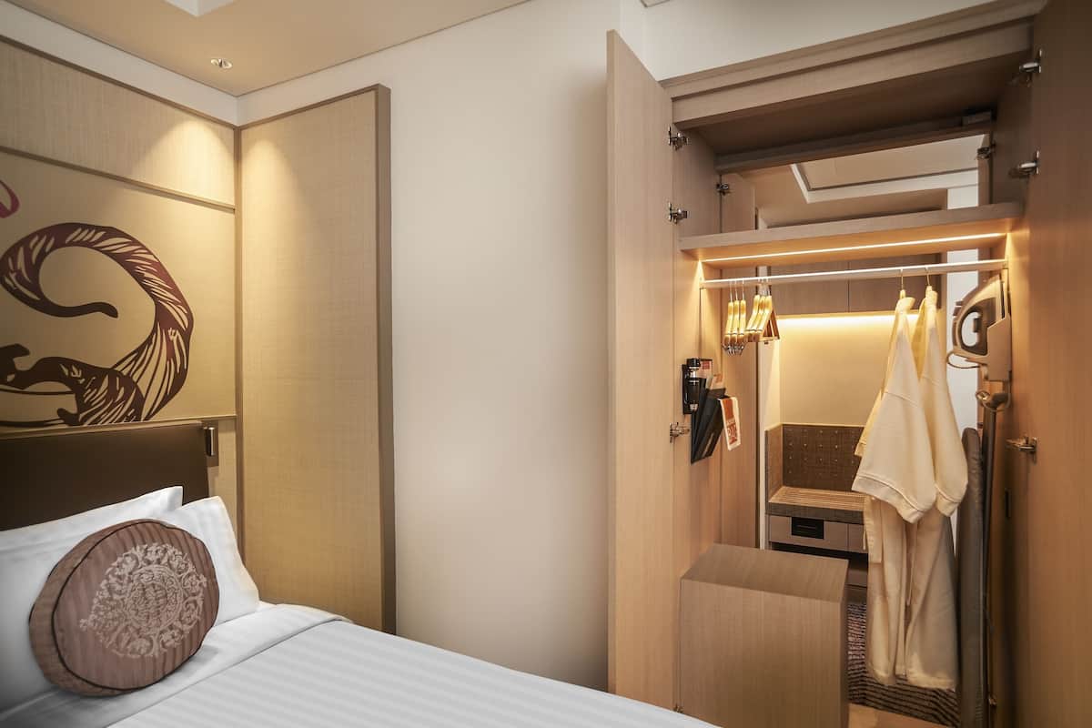 1 bedroom, premium bedding, minibar, in-room safe